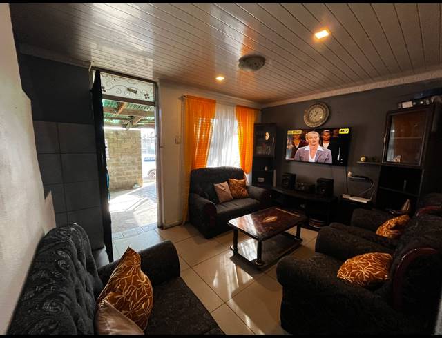 3 BEDROOM FREEHOLD FOR SALE IN MANENBERG